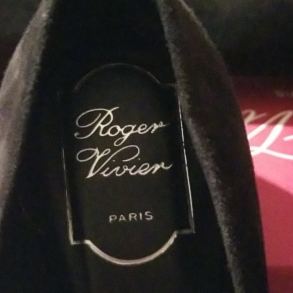 Roger Vivier Gommette Turtle Buckle Flats - Picture 12 of 16